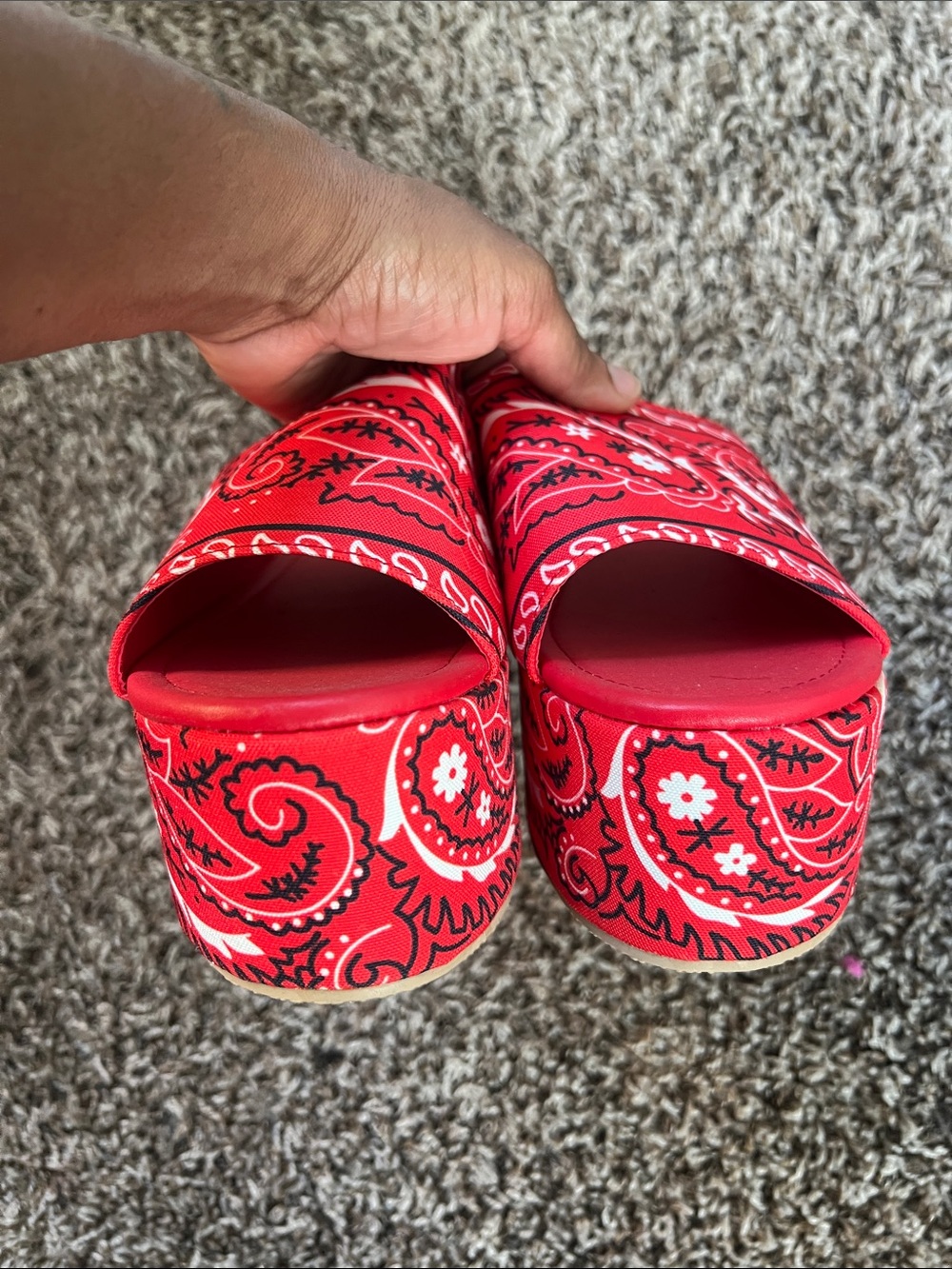 🆕 Red Paisley Platform Slide Sandals - Women - Picture 4 of 4
